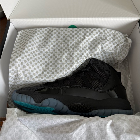 Jordan 11 Retro Gamma Sneakers - Picture 2 of 7